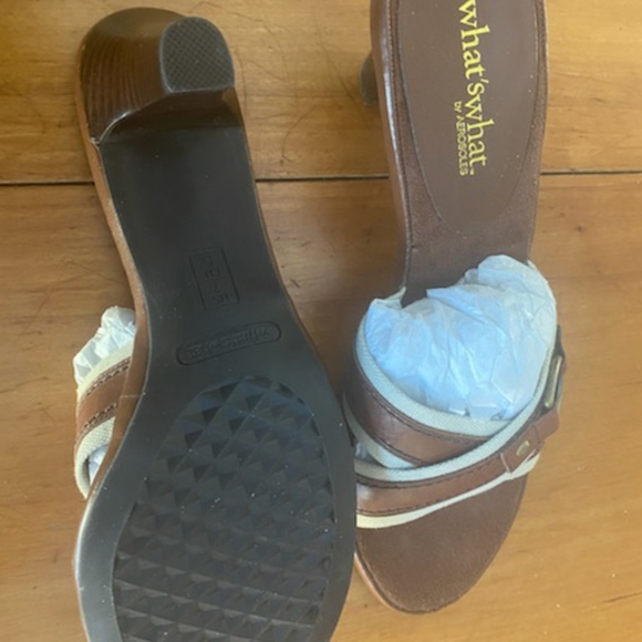 Whats What Sandles - Picture 2 of 4